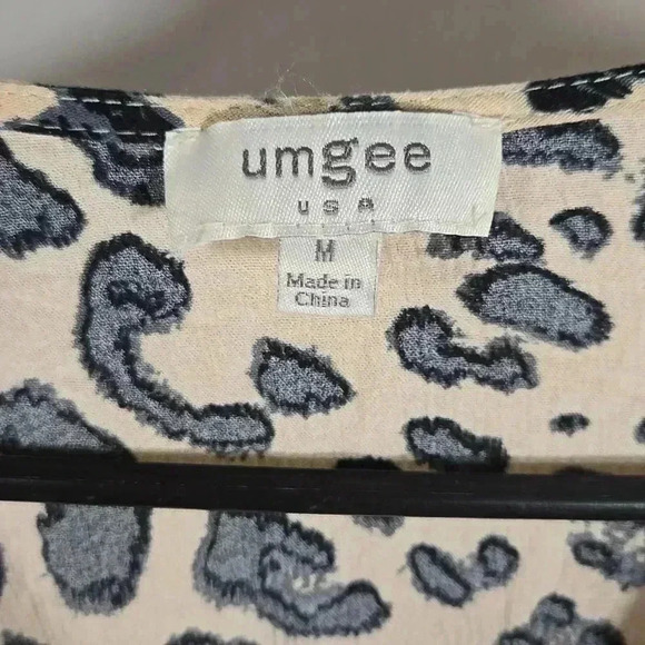 Umgee Animal Print Sheer Romper Size Medium - Picture 4 of 7